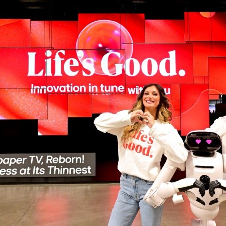 LG presentó en el CES 2026 su enfoque de inteligencia artificial integrada en productos físicos, desde robots domésticos y movilidad inteligente hasta pantallas y electrodomésticos.