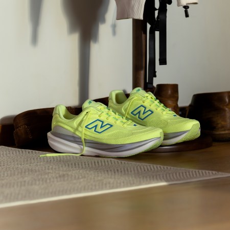 New Balance lanza el 1080v15, un calzado de running con espuma Infinion, mayor amortiguación y diseño ligero. Disponible desde el 15 de febrero.