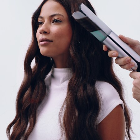 L’Oréal Groupe presenta en CES 2026 dos innovaciones de beauty tech basadas en luz infrarroja que transforman el cuidado del cabello y la piel.