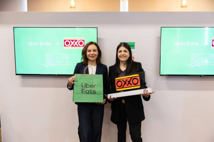 OXXO se integra a Uber Eats para ofrecer productos de conveniencia a domicilio en más de 25 ciudades de México, reforzando su estrategia omnicanal.
