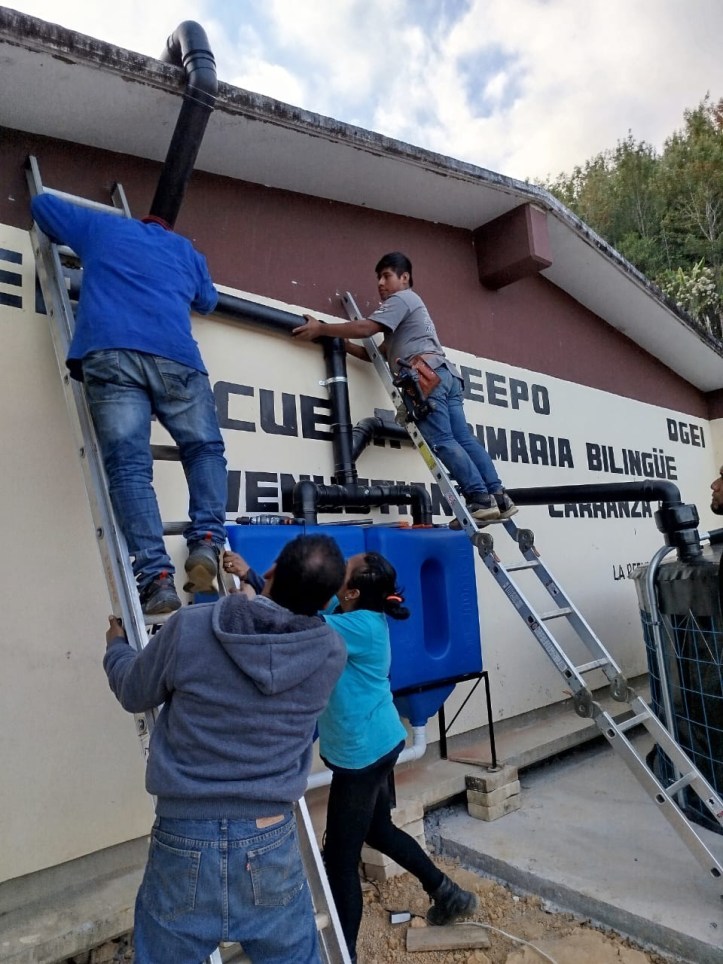 Liquid I.V., marca del portafolio de Unilever, ampliará en 2026 su alianza con Isla Urbana para instalar 29 sistemas de captación de lluvia en comunidades de Oaxaca, con un potencial de recolección de 2.25 millones de litros de agua al año y beneficio directo para 1,200 personas.