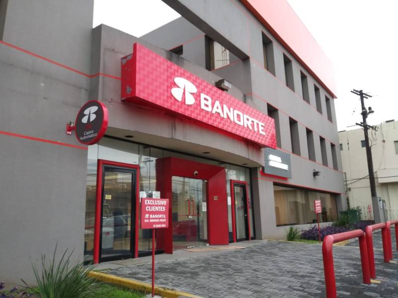 Banorte abre más de 12 mil cuentas para personas refugiadas en México