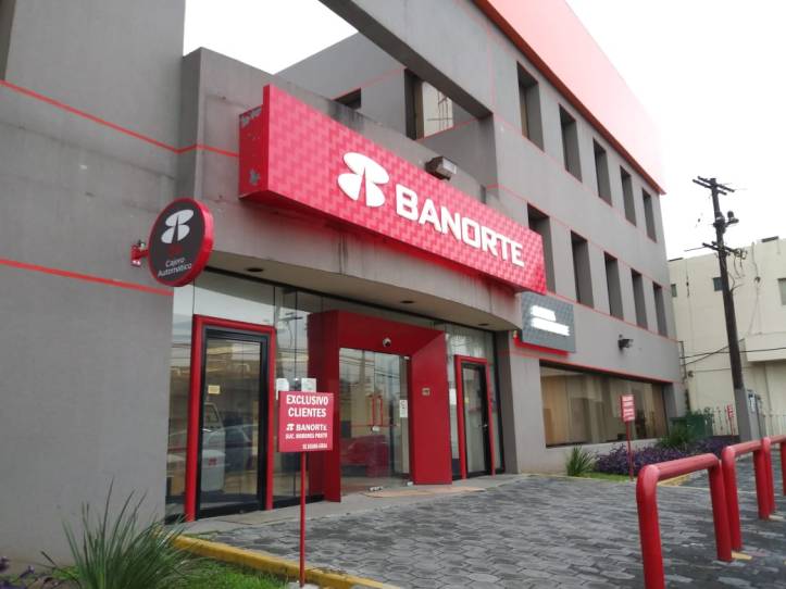 Banorte abrió más de 12 mil cuentas bancarias para personas refugiadas entre 2022 y 2025, equivalentes a 88% de las reportadas por ACNUR.