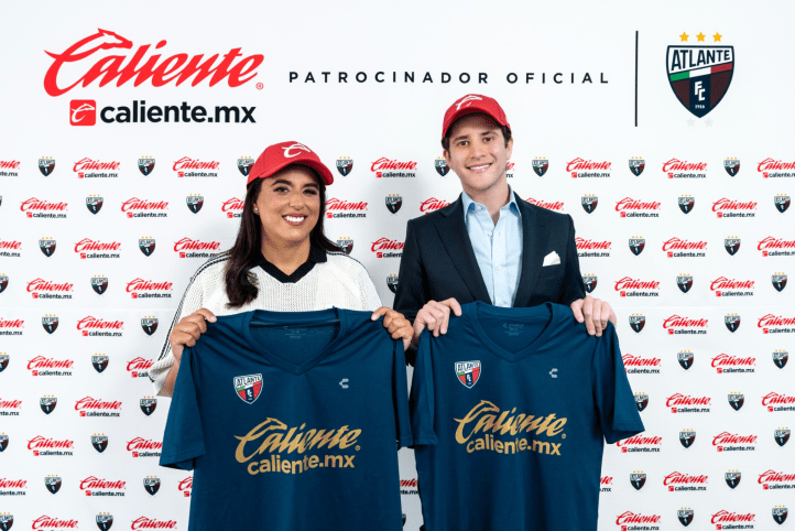 El club azulgrana iniciará una nueva etapa en la Primera División con el respaldo comercial de la plataforma de apuestas, alianza que comenzó en 2024 y continuará durante el Apertura 2026.