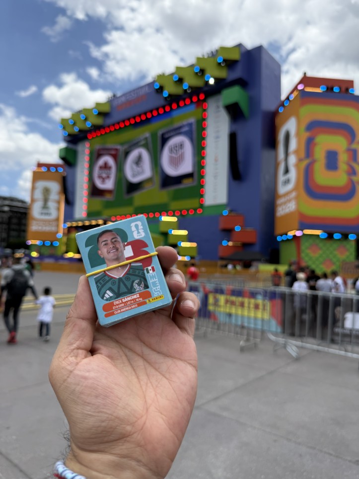 Ciudad de México y Guadalajara fueron dos de las cuatro sedes donde Panini reunió a 4,446 personas para romper un Récord Guinness de intercambio de estampas del Mundial 2026.
